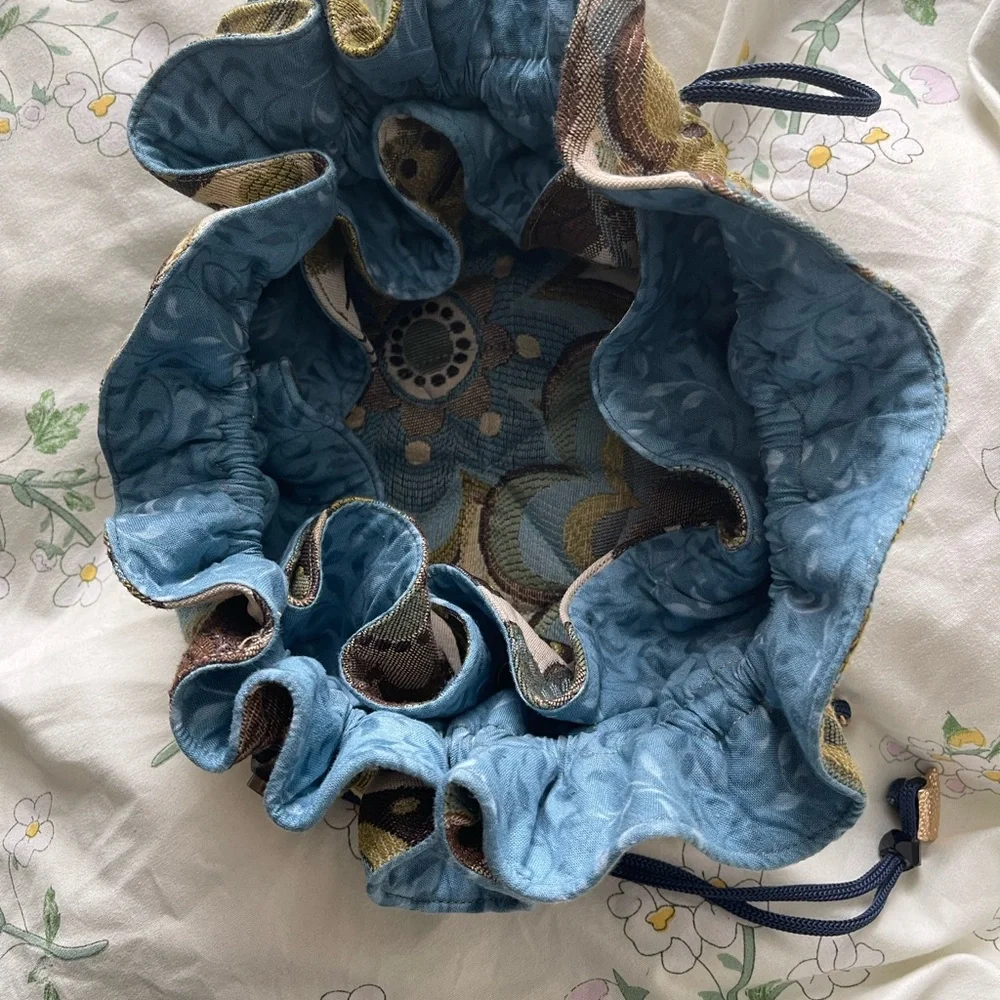 Elegant Multicolor Drawstring Pouch - Picture 3 of 4